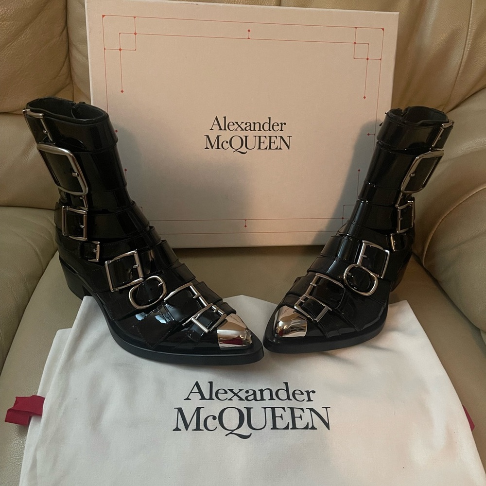Alexander McQueen Black Ankle Boots Sleek Design